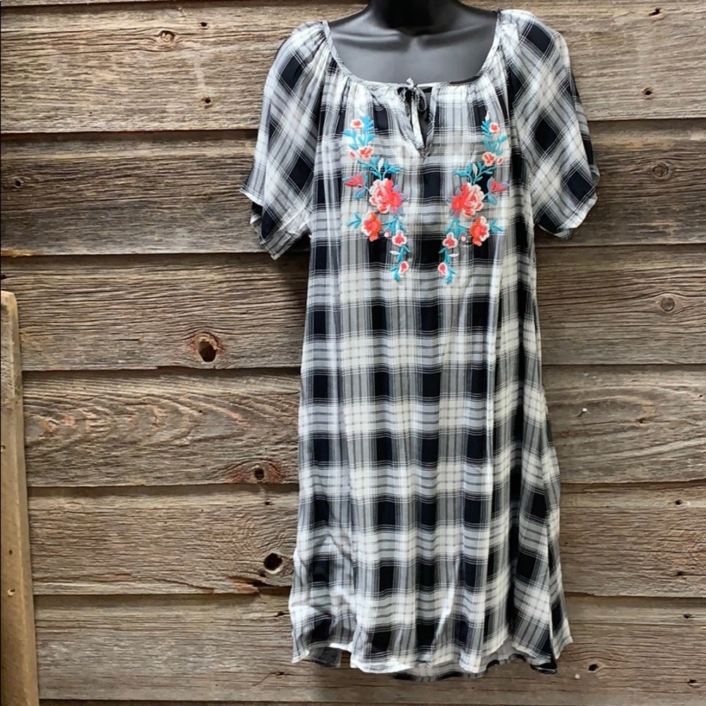 Lore Mae Women’s Plaid Dress w/ Embroidery NWT